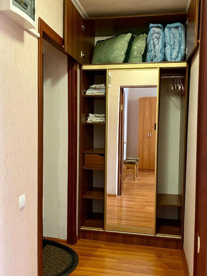 Квартира 1-Комнатная - До Моря 2 Мин - В Центре Сухумі Екстер'єр фото