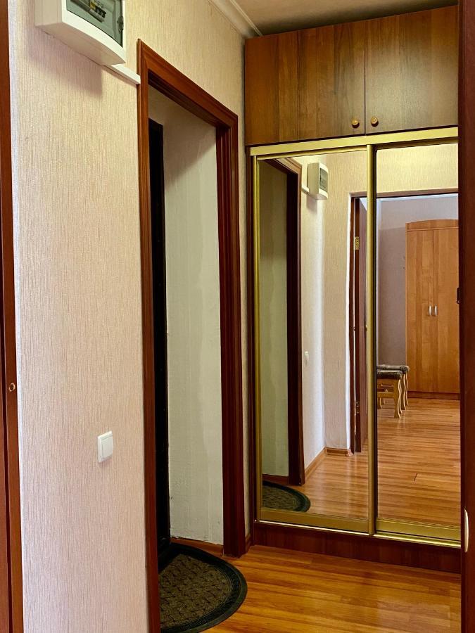 Квартира 1-Комнатная - До Моря 2 Мин - В Центре Сухумі Екстер'єр фото